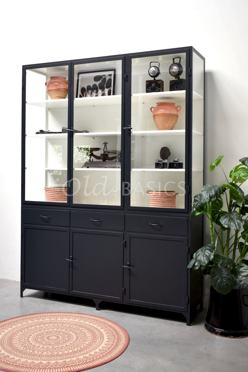 Detail van Apothekerskast Ferro, 3 deuren, RAL7021, grijs, zwart, materiaal staal